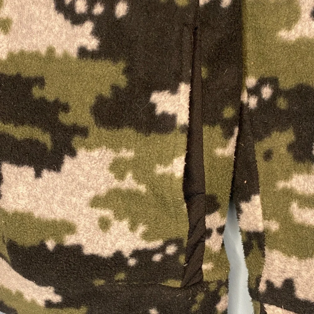 Cuddl Duds Camouflage Fleece Zip Up Jacket size medium like new - Picture 4 of 4